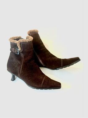 Stuart Weitzman brown suede booties, 9.5 Vintage 90’s, excellent condition